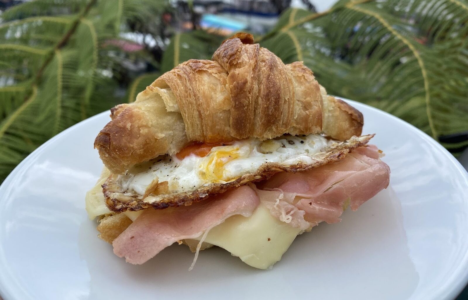 Best Restaurants for Breakfast Near La Piedra del Peñol | Guatapé Food Guide