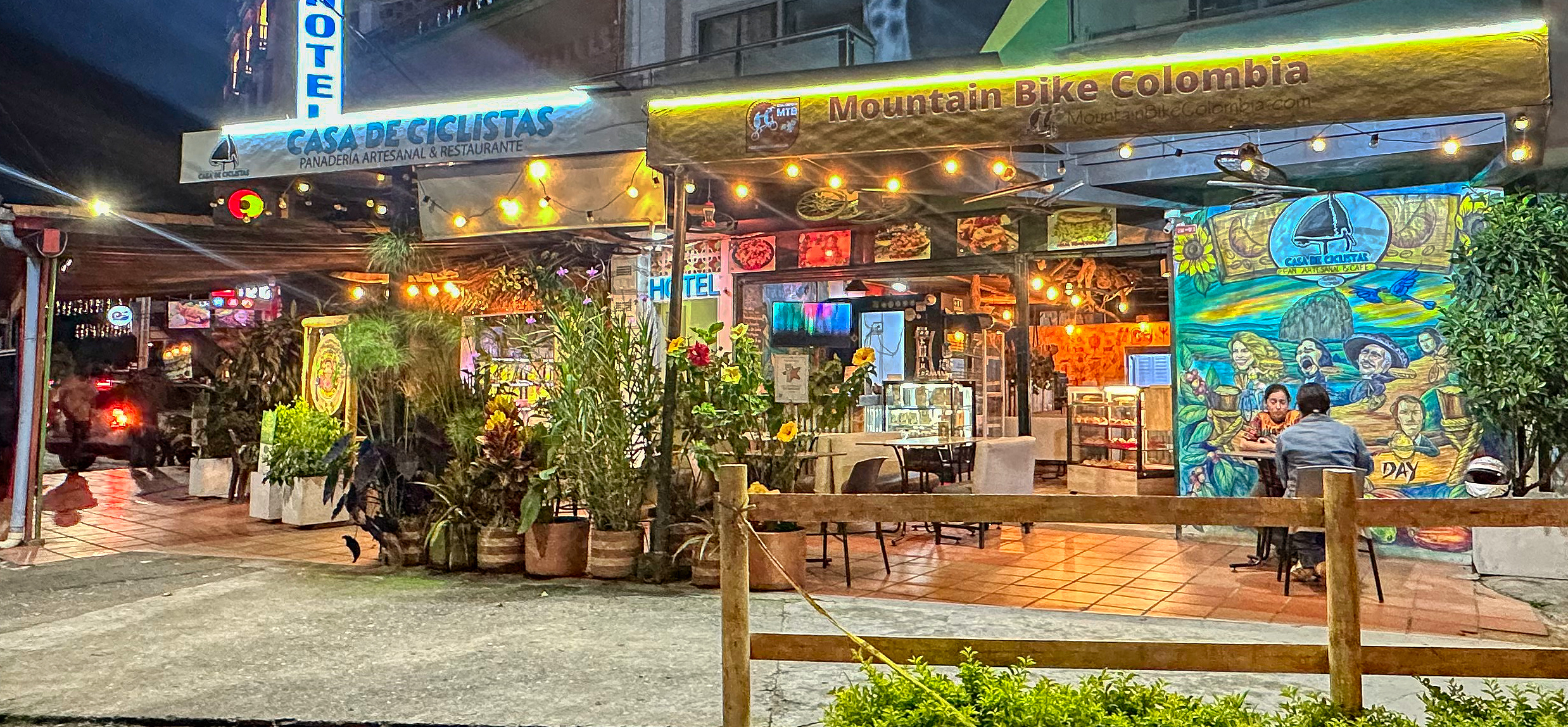 Casa de Ciclistas restaurant exterior at night, Guatapé malecón
